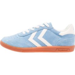 Hummel VICTORY Tenisówki i Trampki heritage blue. Niebieskie trampki męskie Hummel, ze skóry. Za 269,00 zł.