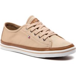 Tenisówki TOMMY HILFIGER - Iconic Kesha Sneaker FW0FW02823 Desert Sand 932. Półbuty damskie TOMMY HILFIGER. W wyprzedaży za 179,00 zł.