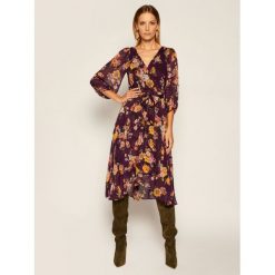 Sukienka codzienna DKNY DD0F7570. Fioletowe sukienki damskie DKNY, na co dzień, bez wzorów, bez kołnierzyka, bez rękawów, proste. Za 669,00 zł.