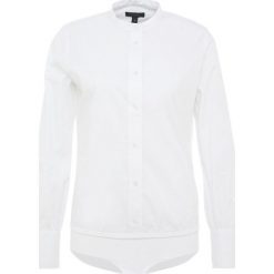 J.CREW STRETCH PERFECT BODYSUIT Koszula white. Białe tuniki damskie marki J.CREW, bez wzorów, z elastanu, bez kołnierzyka, bez rękawów. Za 409,00 zł.