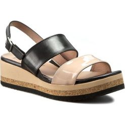 Rzymianki damskie: Sandały WONDERS – F-5902 Charol Nude/Oasi Negro
