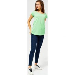 Bluzka basic. Zielone bluzki damskie Moodo, l, bez wzorów, bez kołnierzyka, bez rękawów. Za 7,99 zł.