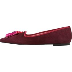 Pretty Ballerinas ANGELIS Półbuty wsuwane radice. Czerwone półbuty damskie marki Pretty Ballerinas, bez wzorów, ze skóry, bez obcasa, bez zapięcia. Za 839,00 zł.