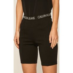 Calvin Klein Jeans - Szorty. Czarne szorty damskie Calvin Klein Jeans, s, z nadrukiem, z elastanu, casualowe. Za 279,90 zł.