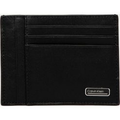 Calvin Klein - Portfel skórzany. Czarne portfele męskie Calvin Klein, bez wzorów, ze skóry. Za 229,90 zł.