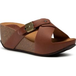 Klapki SCHOLL - Elanais 782690-50-114 Camel. Pomarańczowe klapki damskie Scholl, bez wzorów, ze skóry, bez obcasa, na obcasie. Za 349,00 zł.