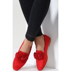 Czerwone Mokasyny Adorable Gumshoeing. Czerwone mokasyny damskie marki vices, ze skóry, na płaskiej podeszwie. Za 49,99 zł.