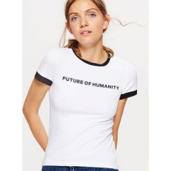 T-shirty damskie: Koszulka z kontrastowym obszyciem kolekcja equal - Biały