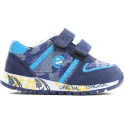 Niebieskie Buty Sportowe Do Fine. Niebieskie buty sportowe chłopięce marki Born2be, z materiału, z okrągłym noskiem. Za 69,99 zł.