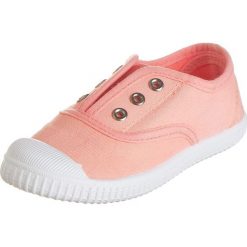 Sneakersy w kolorze jasnoróżowym. Różowe trampki dziewczęce Billowy, bez wzorów, bez zapięcia. W wyprzedaży za 37,95 zł.