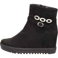 Czarne botki damskie sneakersy FILIPPO DBT1122. Czarne sneakersy damskie FILIPPO. W wyprzedaży za 111,30 zł.