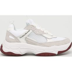 Calvin Klein Jeans - Buty. Białe buty sportowe damskie Calvin Klein Jeans, bez wzorów, z jeansu, sportowe. W wyprzedaży za 369,90 zł.