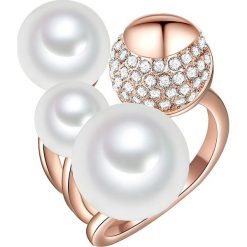 Pozłacany pierścionek z perłą i cyrkoniami. Żółte pierścionki damskie The Pacific Pearl Company, Nova Pearls Copenhagen & Co., z cyrkonią, złote. W wyprzedaży za 87,95 zł.