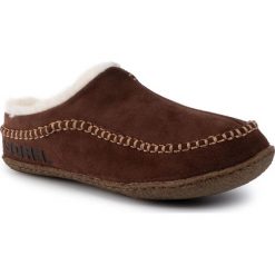 Kapcie SOREL - Falcon Ridge II NM3462 Tobacco 256. Pomarańczowe klapki męskie Sorel, z wełny, bez zapięcia. W wyprzedaży za 209,00 zł.