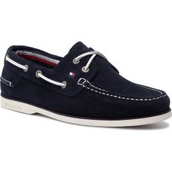 Mokasyny TOMMY HILFIGER - Classic Suede Boatshoe FM0FM02112 Midnight 403. Niebieskie mokasyny męskie ze skóry. W wyprzedaży za 249,00 zł.