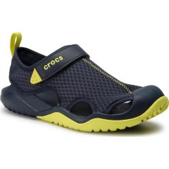 Sandały CROCS - Swiftwater Mesh Deck Sandal M 205289 Navy/Citrus. Niebieskie klapki męskie Crocs, z tworzywa sztucznego, bez zapięcia. Za 219,00 zł.