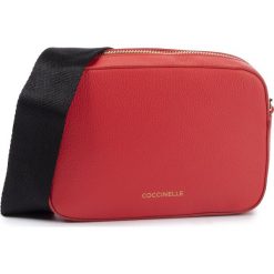 Torebka COCCINELLE - EV3 Mini Bag E5 EV3 55 I1 07 Polish Red R08. Czerwone listonoszki damskie Coccinelle, bez wzorów, ze skóry, klasyczne, bez dodatków. W wyprzedaży za 419,00 zł.