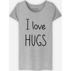 Koszulka "I love Hugs" w kolorze szarym. Szare koszulki damskie Wooop, xs, z nadrukiem, z bawełny, z okrągłym kołnierzem. W wyprzedaży za 56,95 zł.