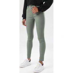 Zielone Spodnie Slim Pallemeia. Zielone spodnie damskie Born2be. Za 69,99 zł.