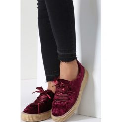 Czerwone Creepersy Forget About Past. Czerwone półbuty damskie vices, bez wzorów, z satyny, bez obcasa, na sznurówki. Za 39,99 zł.
