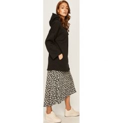 Answear - Bluza. Czarne bluzy damskie ANSWEAR, s, bez wzorów, z elastanu, bez rękawów, z kapturem. W wyprzedaży za 89,90 zł.