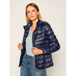 Kurtka puchowa EA7 Emporio Armani 8NTB23 TN12Z 1554. Niebieskie kurtki damskie EA7 Emporio Armani, s, bez wzorów, z puchu, bez kaptura. Za 739,00 zł.