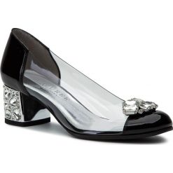 Półbuty AZURÉE - Lodona 9AA Vernis Noir/Motif Cristal 01. Czarne półbuty damskie Azurée, bez wzorów, ze skóry, eleganckie, bez obcasa, na obcasie, bez zapięcia. Za 849,00 zł.