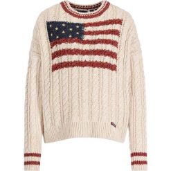 Sweter Superdry American Intarsia W6100032A. Brązowe swetry damskie Superdry, bez wzorów, z bawełny, klasyczne, bez rękawów, bez kaptura. W wyprzedaży za 159,00 zł.