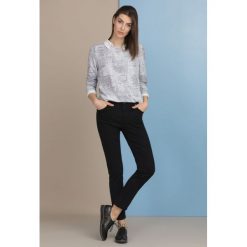 Jeansowe spodnie typu push up. Spodnie damskie Monnari, z jeansu. Za 99,50 zł.