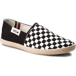 Espadryle TOMMY JEANS - Check Slip On Shoe EM0EM00098 Black White Check 901. Czarne espadryle męskie marki Tommy Jeans, z jeansu. W wyprzedaży za 169,00 zł.