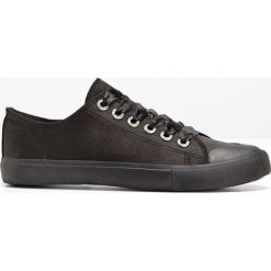 Sneakersy bonprix czarny. Czarne sneakersy damskie bonprix, z satyny. Za 32,99 zł.