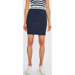 Tommy Jeans - Spódnica. Szare minispódniczki Tommy Jeans, m, z dzianiny, z podwyższonym stanem, dopasowane. Za 249,90 zł.