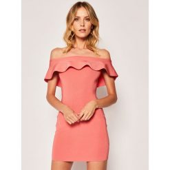 Sukienka koktajlowa Guess Gioia W0GK18 Z2D10. Różowe sukienki damskie Guess, l, z aplikacjami, z wiskozy, wizytowe, bez kołnierzyka, bez rękawów. Za 599,00 zł.