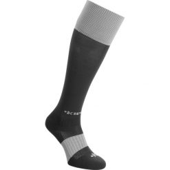Skarpety sportowe do rugby R500 wysokie. Czarne skarpetki męskie OFFLOAD, bez wzorów, z elastanu. Za 19,99 zł.