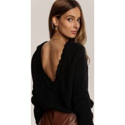 Czarny Sweter Saryra. Czarne swetry damskie Renee, s, bez wzorów, casualowe, bez rękawów, bez kaptura. Za 149,99 zł.