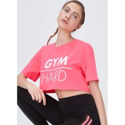 Sportowa koszulka oversize - Różowy. Różowe bluzki sportowe damskie Sinsay, s, bez wzorów, bez kołnierzyka, bez rękawów, bez kaptura. Za 24,99 zł.