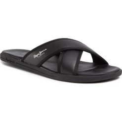 Klapki PEPE JEANS - K-wai Basic Cross PMS90077 Black 999. Czarne klapki męskie Pepe Jeans, z jeansu, bez zapięcia. Za 179,00 zł.