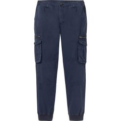 Spodnie "bojówki" Regular Fit Straight bonprix ciemnoniebieski. Niebieskie spodnie męskie bonprix, m, bez wzorów. Za 134,99 zł.