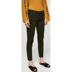 Mango - Jeansy Merycol. Czarne jeansy damskie marki Mango, z elastanu, z obniżonym stanem. W wyprzedaży za 69,90 zł.
