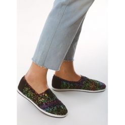 Czarne Tenisówki Warm-Toned. Czarne trampki i tenisówki damskie Born2be, w kolorowe wzory. Za 39,99 zł.