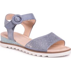 Sandały CLARA BARSON - W17SS824-15 Blue. Niebieskie klapki damskie Clara Barson, bez wzorów, ze skóry ekologicznej, bez obcasa, na obcasie. W wyprzedaży za 54,99 zł.