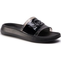 Klapki UGG - W Hilama Slide 1109592 Blk. Czarne klapki damskie Ugg, bez wzorów, z tworzywa sztucznego, bez obcasa. Za 219,00 zł.