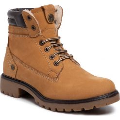 Trapery WRANGLER - Creek Fur WL92500F Tan Yellow 024. Pomarańczowe trapery damskie Wrangler, z zamszu. W wyprzedaży za 279,00 zł.