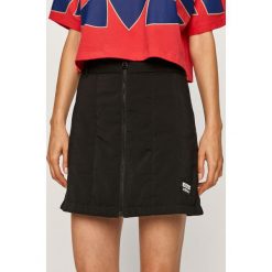 Adidas Originals - Spódnica. Czarne spódniczki damskie adidas Originals, na co dzień, bez wzorów, z poliesteru, casualowe, z podwyższonym stanem, mini, proste. Za 229,90 zł.
