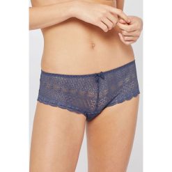 Etam - Figi Cherie Cherie. Czarne majtki damskie Etam, w koronkowe wzory, z elastanu. W wyprzedaży za 49,90 zł.