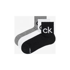 Calvin Klein 3-pack Skarpetki Czarny Biały Szary. Szare skarpetki męskie Calvin Klein, bez wzorów, z bawełny. Za 87,95 zł.