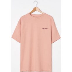 T-shirt z haftem - Różowy. Różowe t-shirty męskie House, s, z haftami, bez kołnierzyka. Za 49,99 zł.