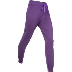 Spodnie sportowe termoaktywne funkcyjne, długie, Level 3 bonprix ciemnofioletowy melanż. Fioletowe spodnie damskie do fitnessu marki bonprix, w paski. Za 59,99 zł.