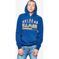 Bluza z nadrukiem kolekcja GAMERS - Granatowy. Niebieskie bluzy męskie rozpinane marki Cropp, l, z nadrukiem. Za 119,99 zł.