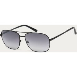 Guess Jeans - Okulary GG2114. Czarne okulary przeciwsłoneczne męskie Guess Jeans, z jeansu, prostokątne. W wyprzedaży za 289,90 zł.
